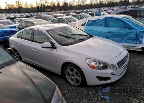 2012 Volvo S60 T5 z USA, uszkodzony, nr VIN YV1622FS7C2121846